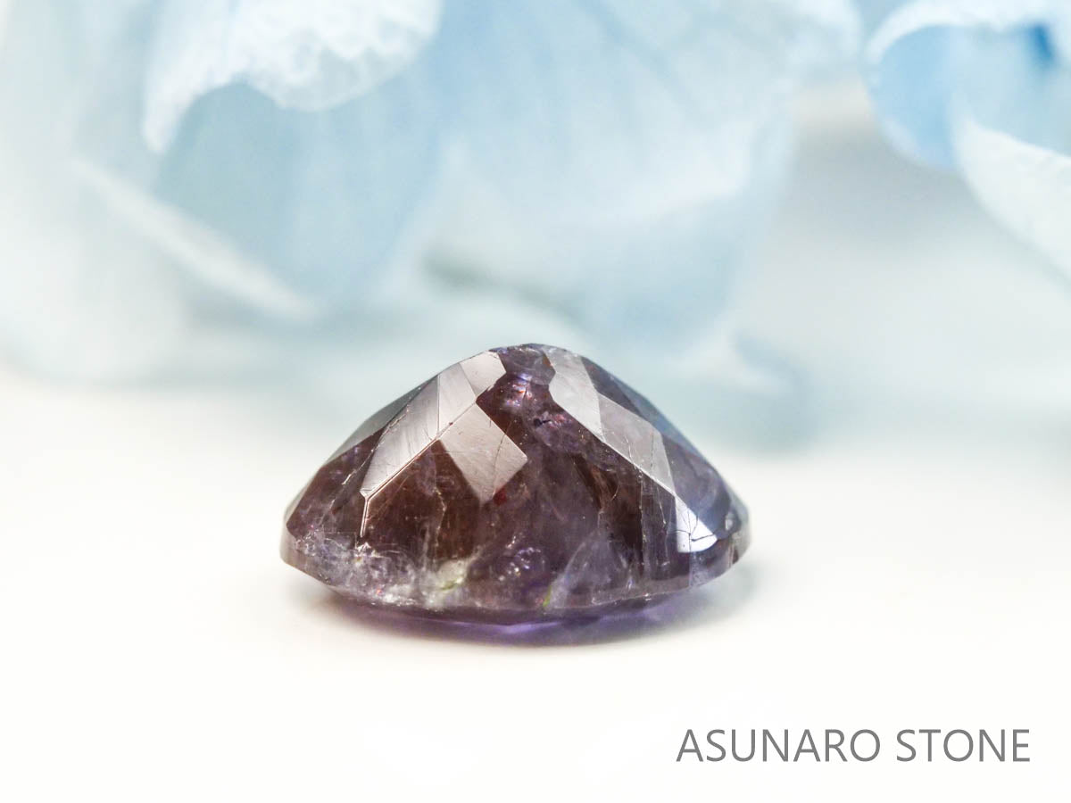 ブラッドショットアイオライト オーバルカット インド産 1.57ct