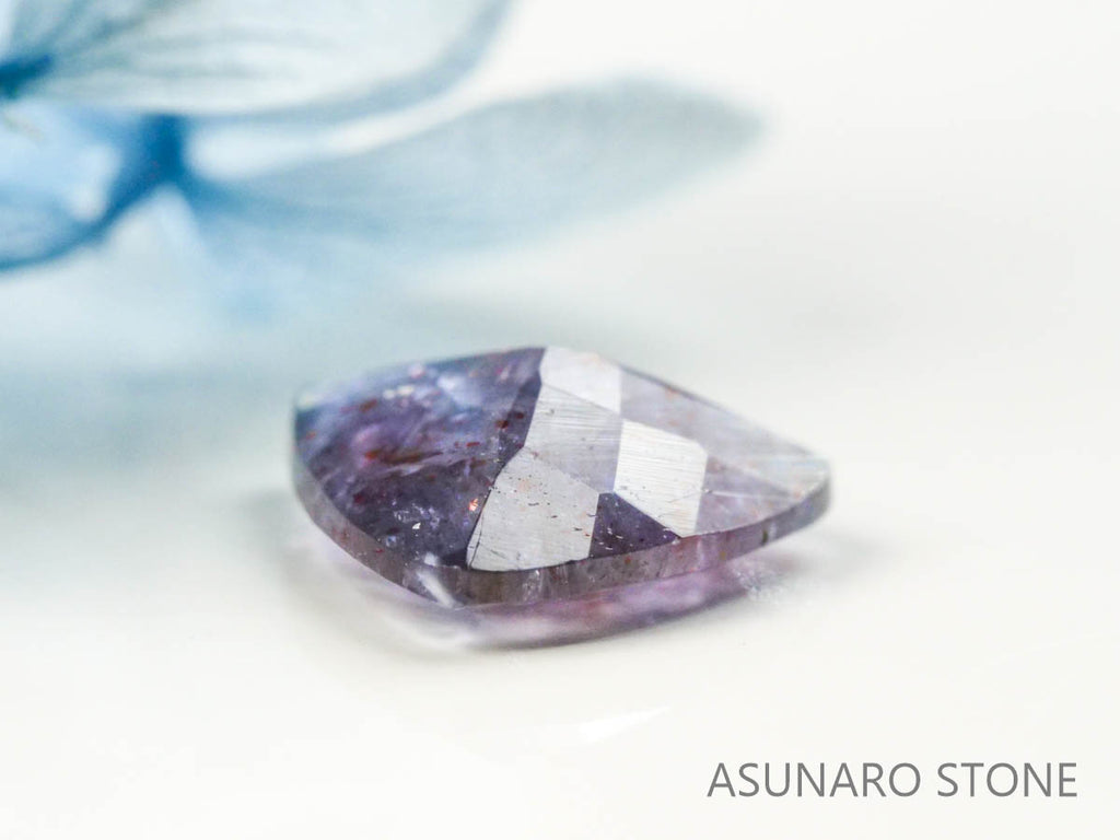 ブラッドショットアイオライト　トリリアントカット 　インド産　　1.55ct【220728-1000】