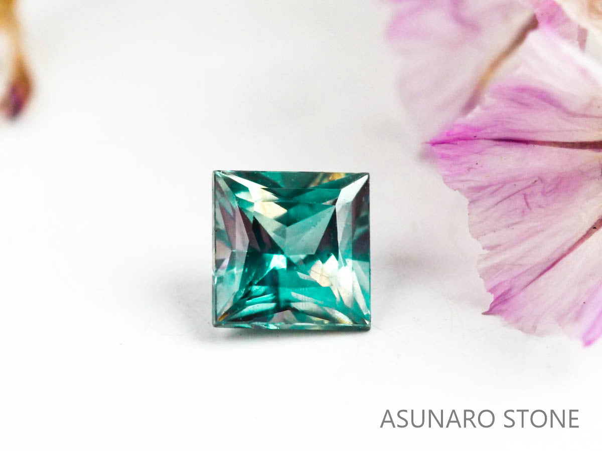 美しいカラーチェンジ!!★ブラジル産アレキサンドライト★オーダー受付中 アレキサンドライト プリンセスカット ブラジル産 0.12ct【220801-1013