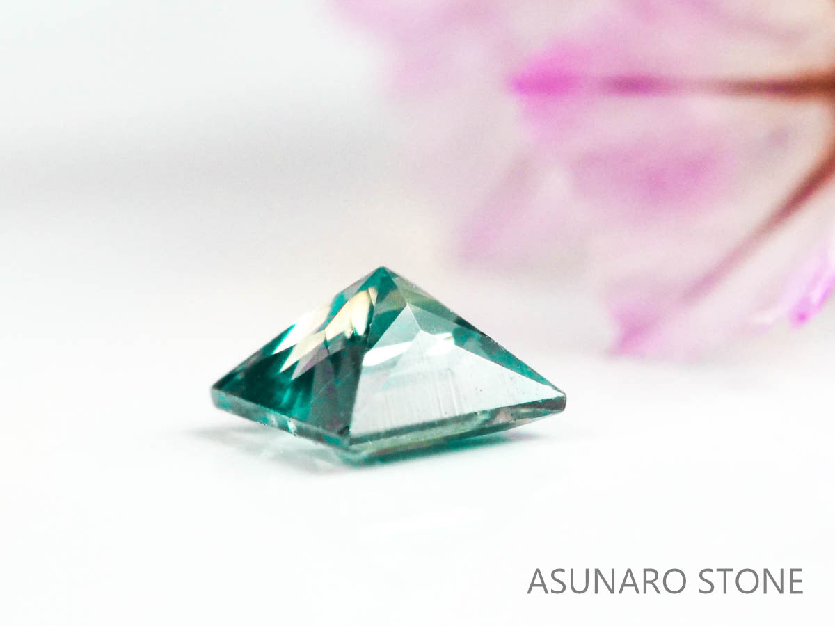 アレキサンドライト　プリンセスカット　 ブラジル産　0.12ct【220801-1013】
