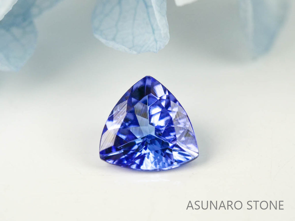 タンザナイト  トリリアントカット　タンザニア産　　0.67ct【220818-1069】