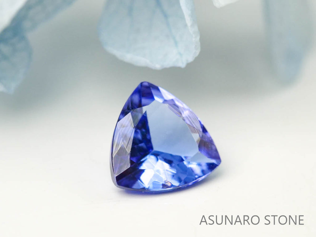 タンザナイト  トリリアントカット　タンザニア産　　0.67ct【220818-1069】