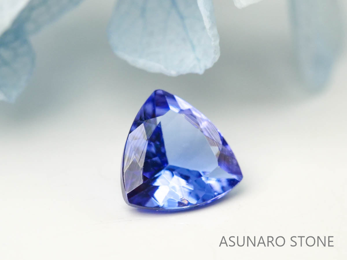 タンザナイト  トリリアントカット　タンザニア産　　0.67ct【220818-1069】