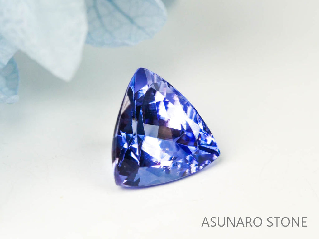 タンザナイト  トリリアントカット　タンザニア産　　1.07ct【220818-1070】