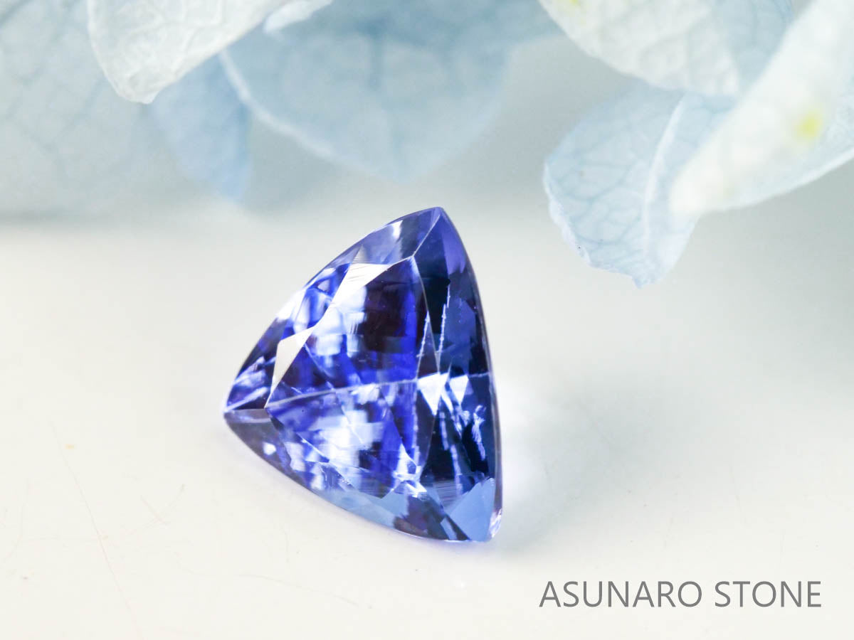 タンザナイト  トリリアントカット　タンザニア産　　1.07ct【220818-1070】