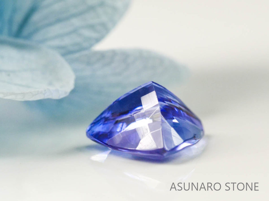 タンザナイト  トリリアントカット　タンザニア産　　1.07ct【220818-1070】