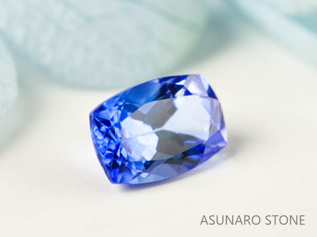 タンザナイト  クッションカット　タンザニア産　　0.60ct【220818-1071】