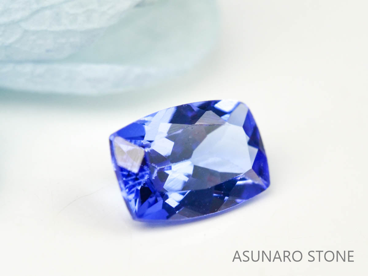 タンザナイト  クッションカット　タンザニア産　　0.57ct【220818-1073】