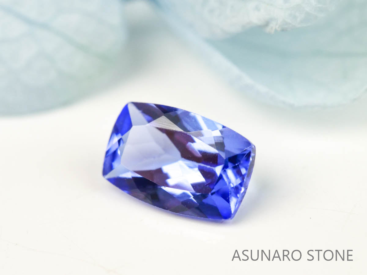 タンザナイト  クッションカット　タンザニア産　　0.57ct【220818-1073】