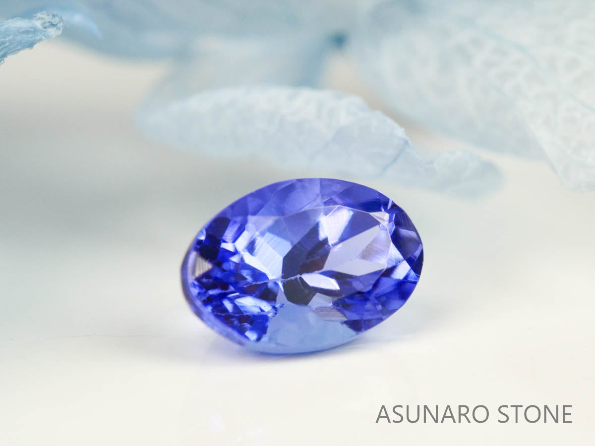 タンザナイト  オーバルカット　タンザニア産　　0.65ct【220818-1075】