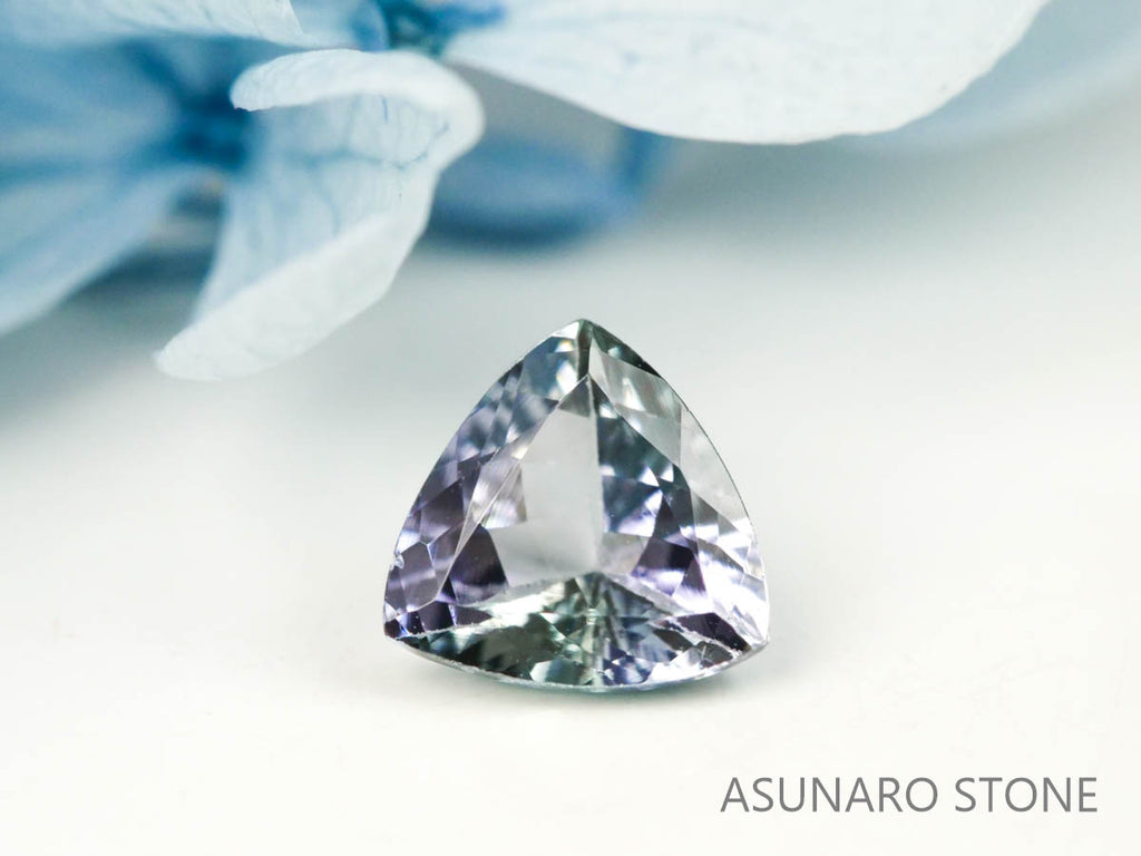 バイカラータンザナイト（ゾイサイト）  トリリアントカット　タンザニア産　　0.56ct【220818-1082】