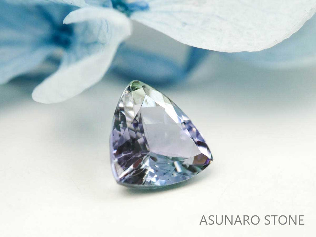 バイカラータンザナイト（ゾイサイト）  トリリアントカット　タンザニア産　　0.56ct【220818-1082】