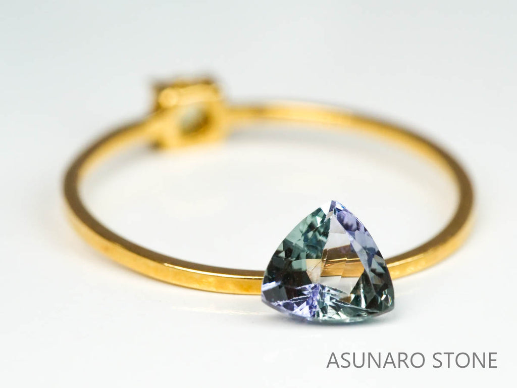 バイカラータンザナイト（ゾイサイト）  トリリアントカット　タンザニア産　　0.56ct【220818-1082】