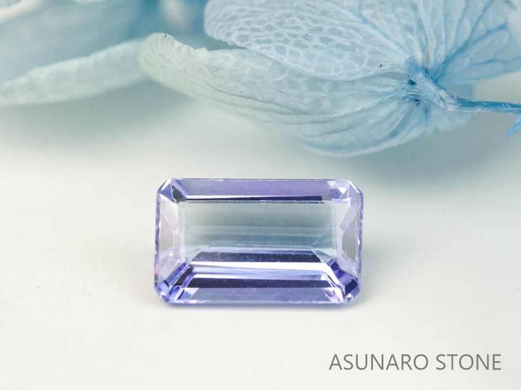 ゾイサイト（タンザナイト）  エメラルドカット　タンザニア産　　0.93ct【220818-1084】