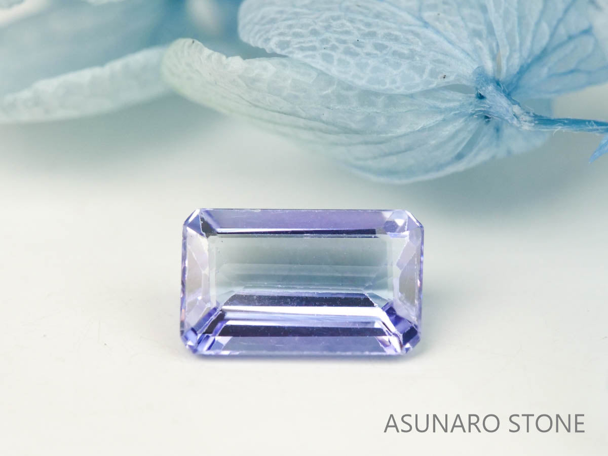 ゾイサイト（タンザナイト）  エメラルドカット　タンザニア産　　0.93ct【220818-1084】