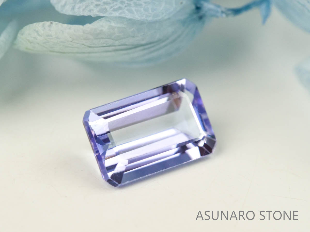 ゾイサイト（タンザナイト）  エメラルドカット　タンザニア産　　0.93ct【220818-1084】