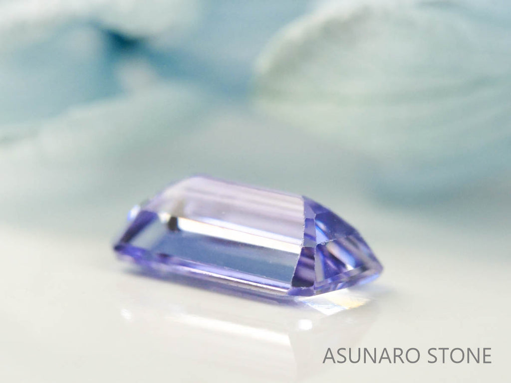 ゾイサイト（タンザナイト）  エメラルドカット　タンザニア産　　0.93ct【220818-1084】