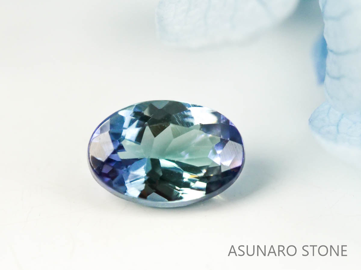 バイカラータンザナイト（ゾイサイト）  オーバルカット　タンザニア産　　0.60ct【220818-1087】