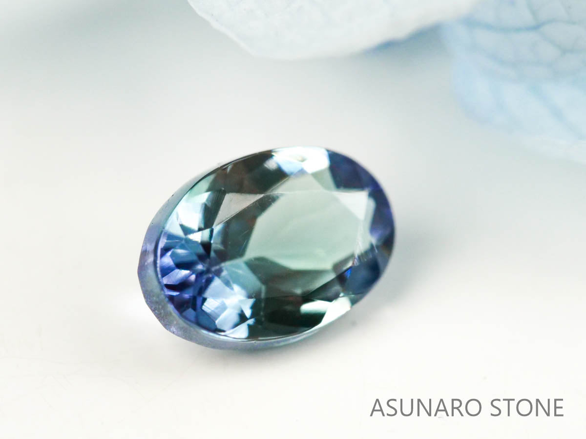 バイカラータンザナイト（ゾイサイト）  オーバルカット　タンザニア産　　0.60ct【220818-1087】