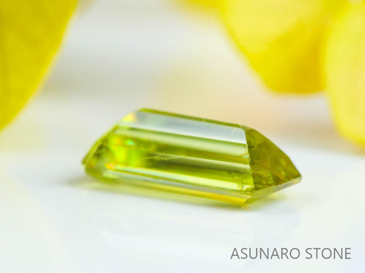 スフェーン　エメラルドカット　マダガスカル産　1.15ct　【220825-1089】