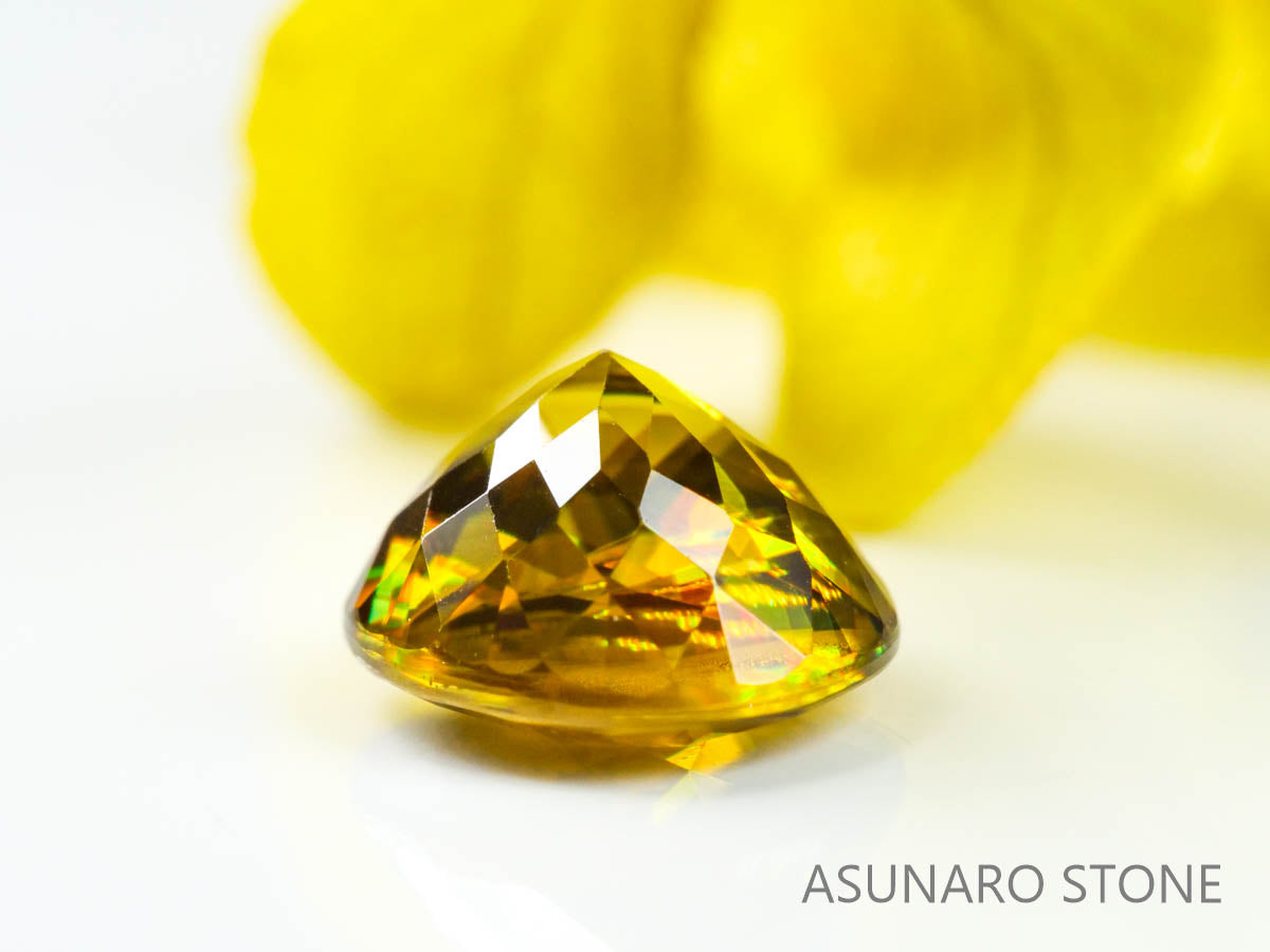 マダガスカル産 スフェーン（Sphene ）オーバルカット 5.41ct