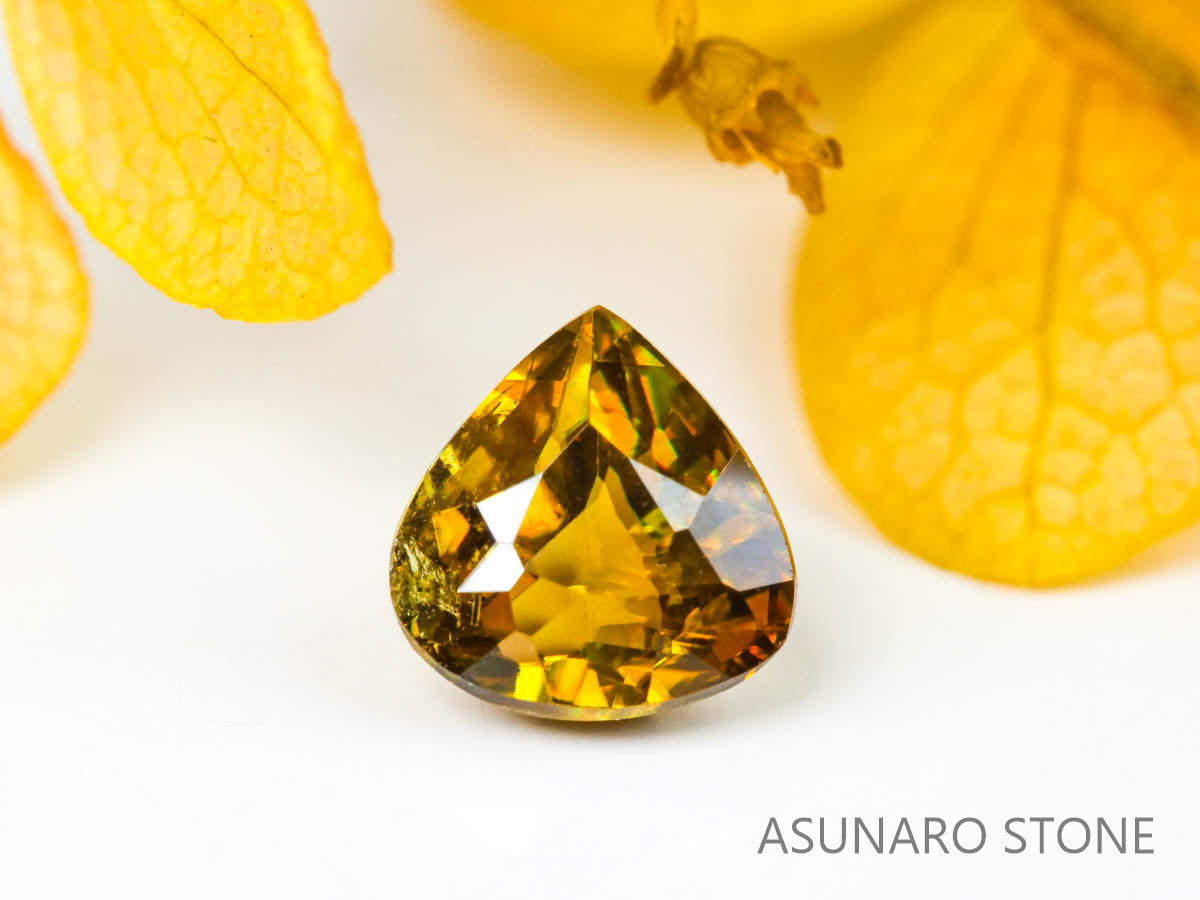 スフェーン　マロンカット　マダガスカル産　0.83ct　【220825-1095】