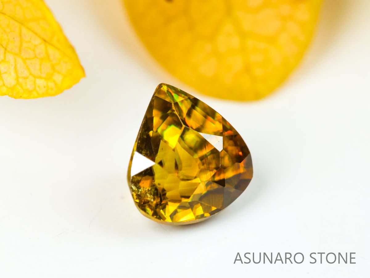 スフェーン　マロンカット　マダガスカル産　0.83ct　【220825-1095】