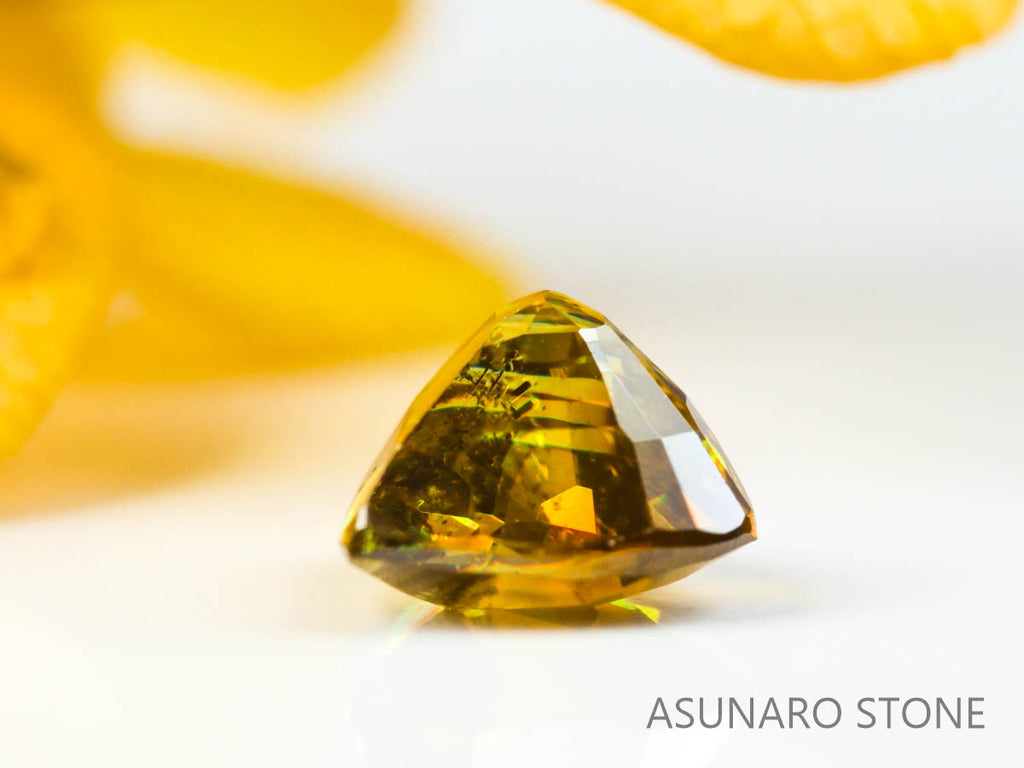 スフェーン　マロンカット　マダガスカル産　0.83ct　【220825-1095】