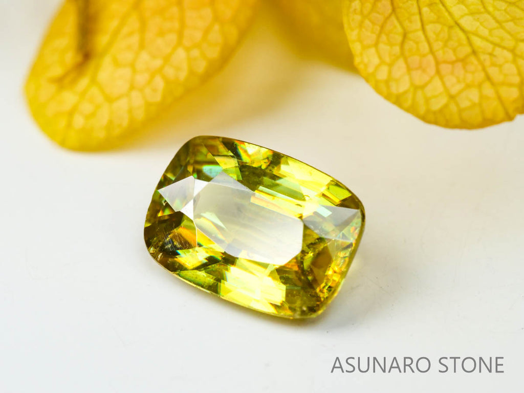 スフェーン　クッションカット　マダガスカル産　1.49ct　【220825-1096】