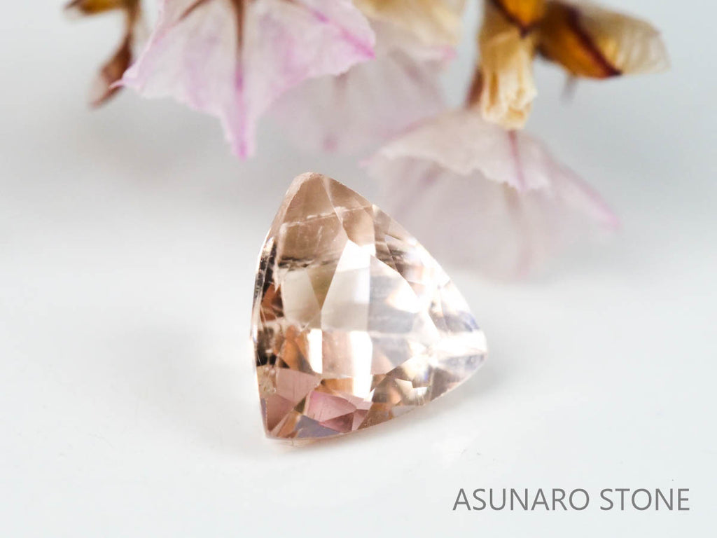 モルガナイト トリリアントカット　ブラジル産　0.69ct　【220928-1145】