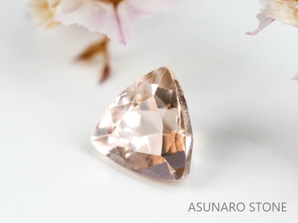 モルガナイト トリリアントカット　ブラジル産　0.69ct　【220928-1145】