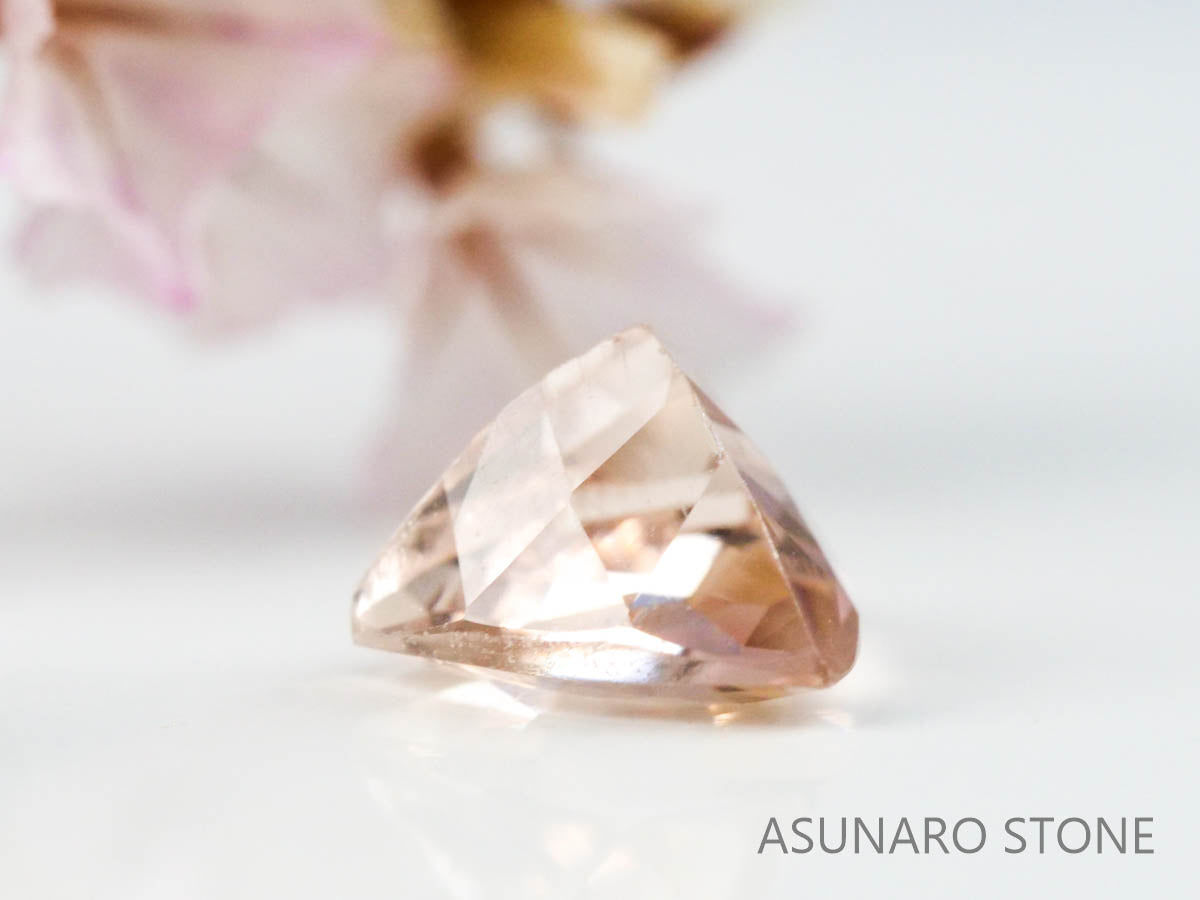 モルガナイト トリリアントカット　ブラジル産　0.69ct　【220928-1145】