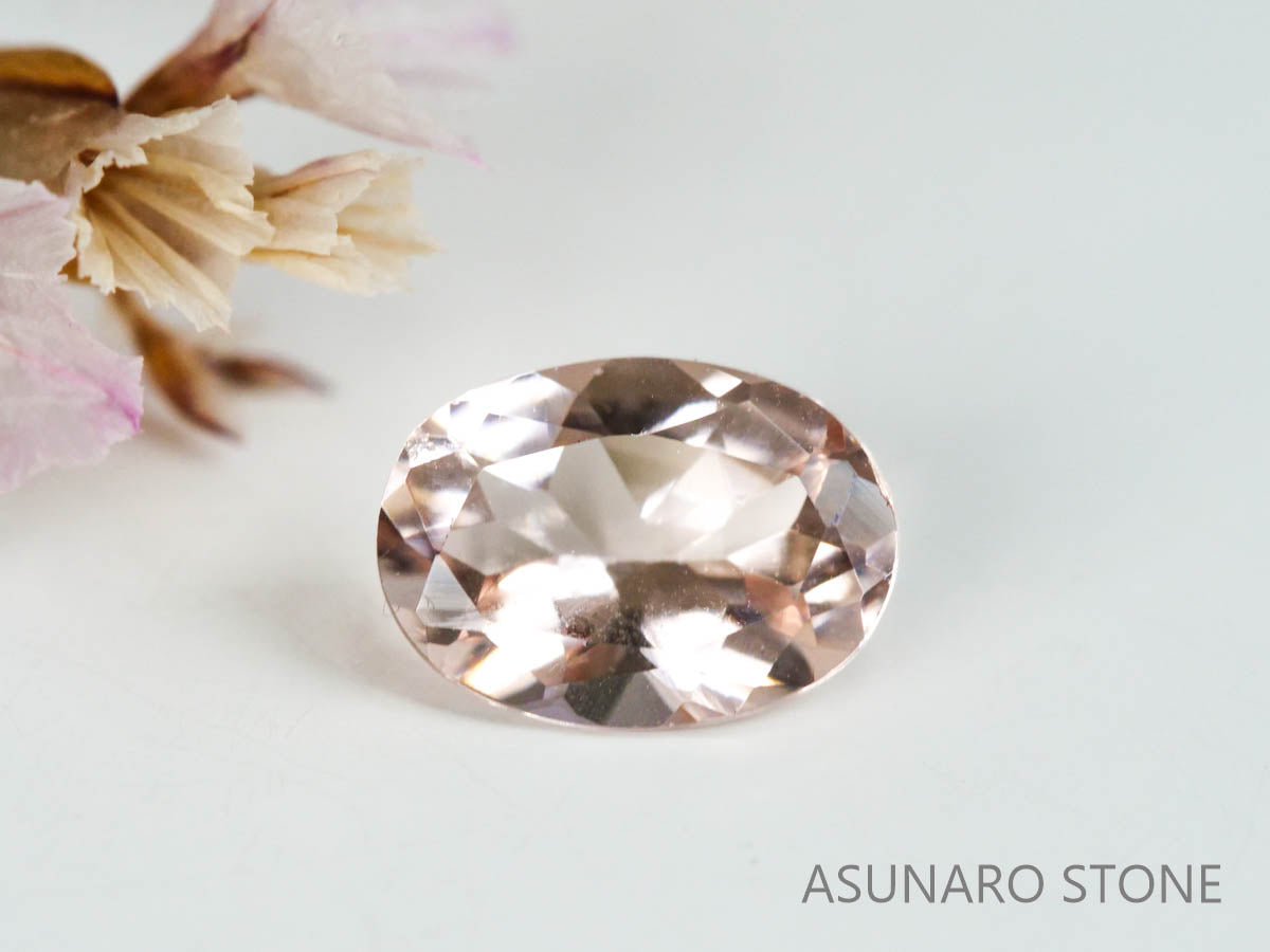 モルガナイト オーバルカット　ブラジル産　0.66ct　【220928-1146】