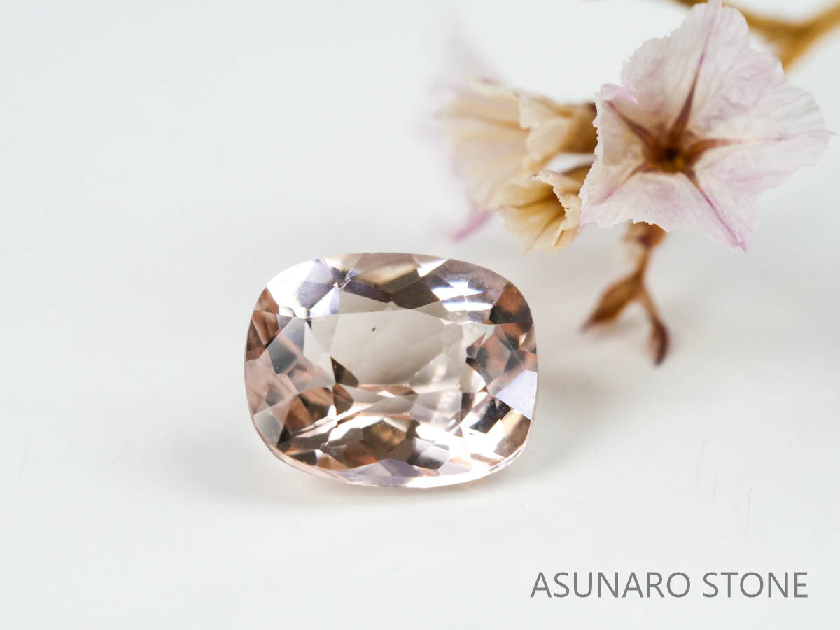 モルガナイト クッションカット　ブラジル産　1.02ct　【220928-1147】