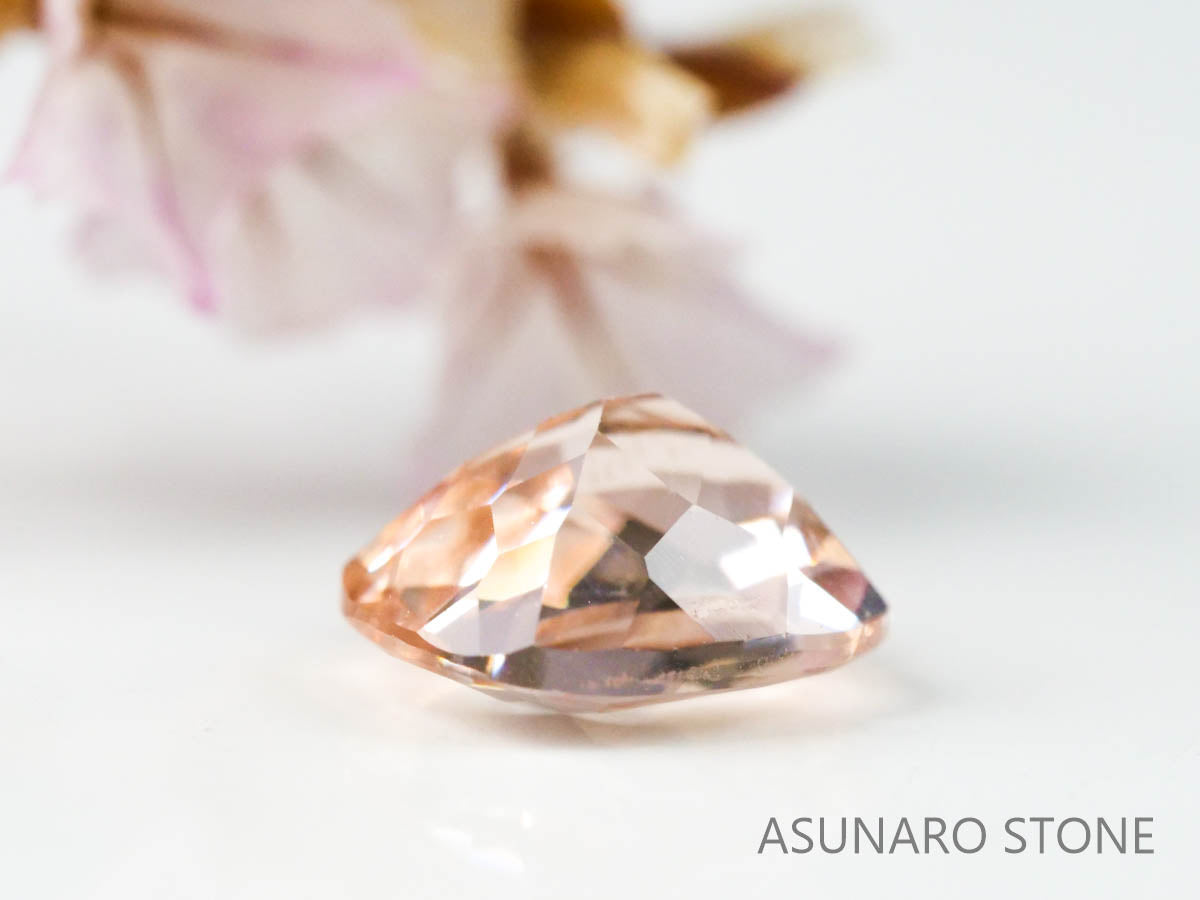 モルガナイト クッションカット　ブラジル産　0.82ct　【220928-1148】