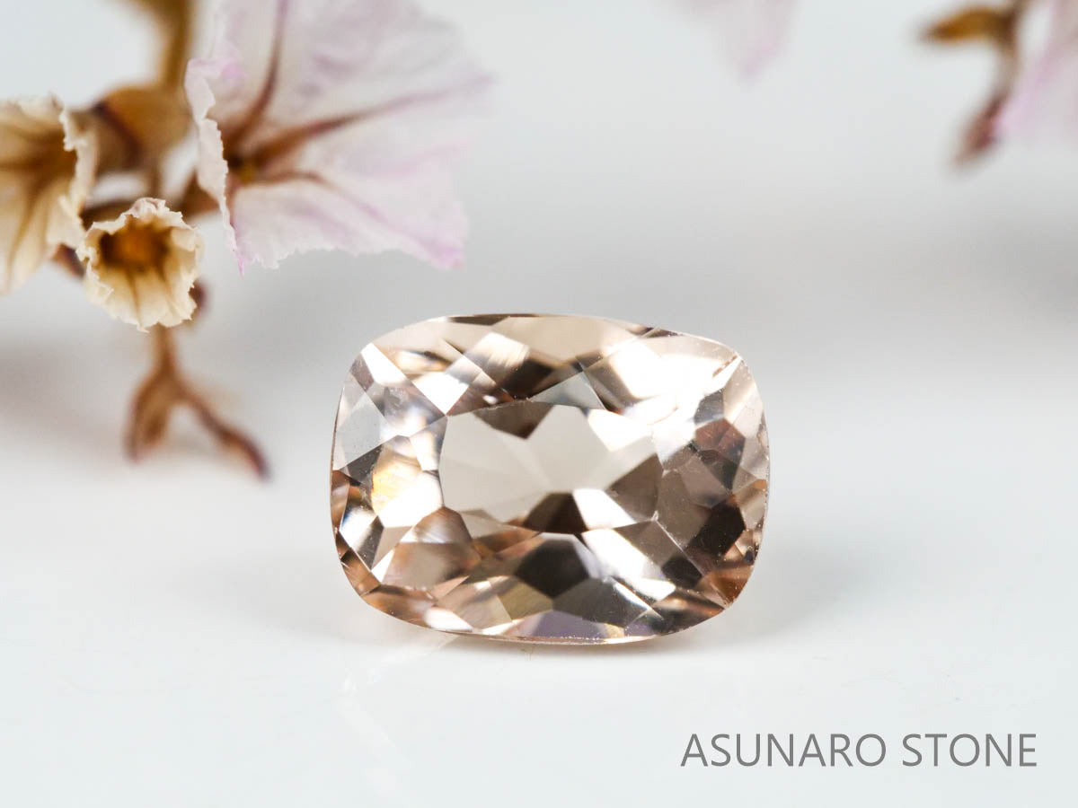 モルガナイト クッションカット　ブラジル産　0.91ct　【220928-1150】