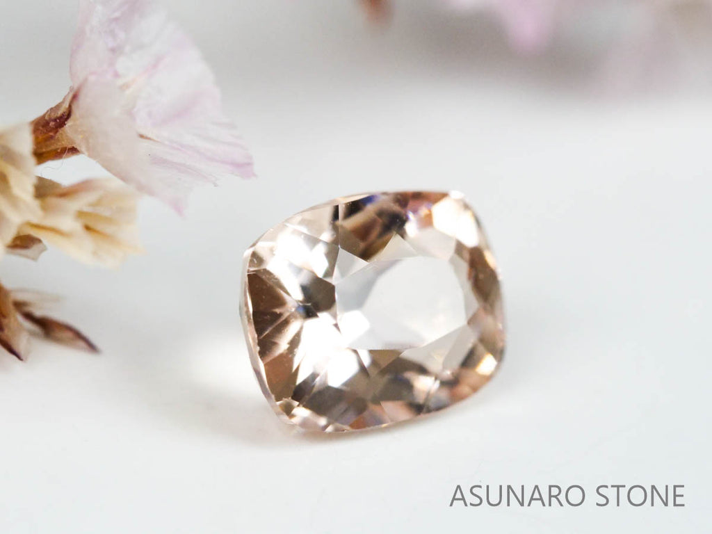 モルガナイト クッションカット　ブラジル産　0.91ct　【220928-1150】