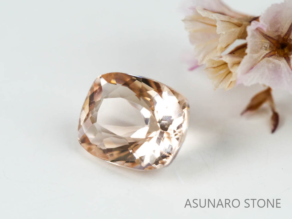 モルガナイト クッションカット　ブラジル産　0.91ct　【220928-1150】