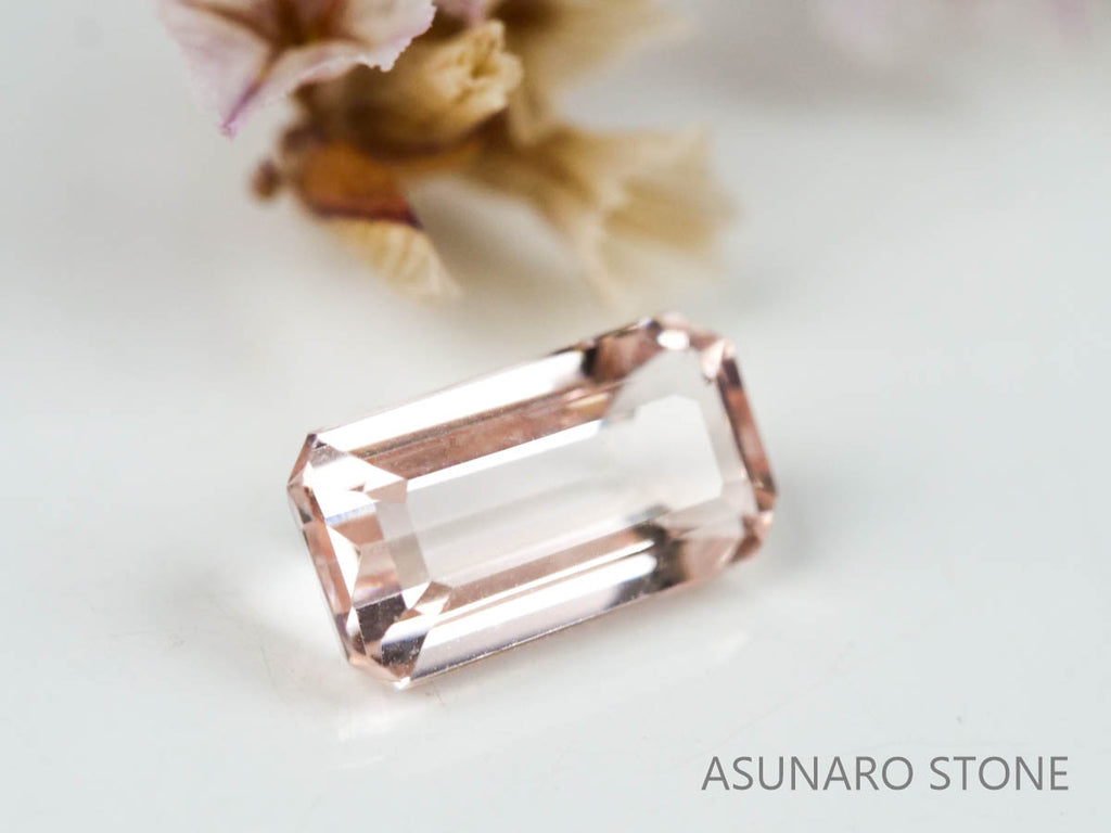 モルガナイト エメラルドカット　ブラジル産　0.86ct　【220928-1151】