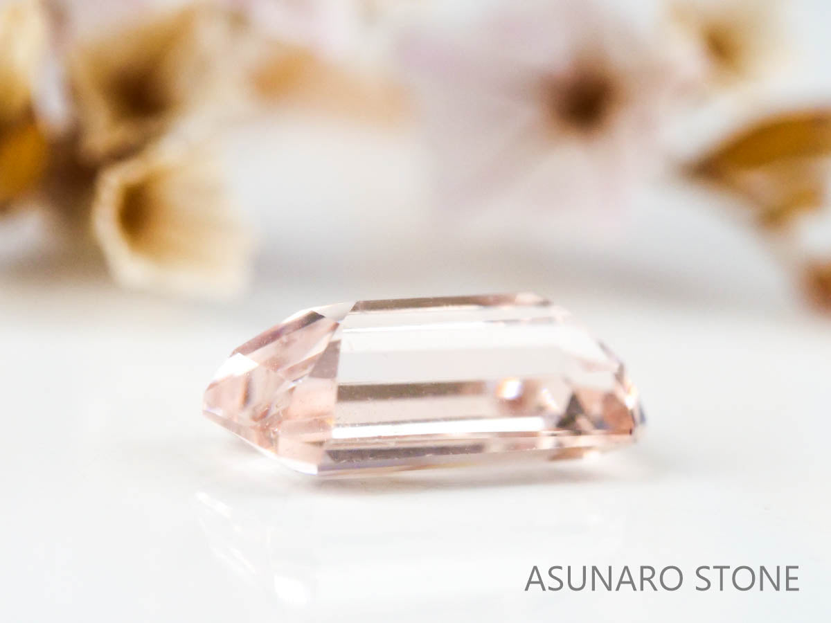 モルガナイト エメラルドカット　ブラジル産　0.86ct　【220928-1151】