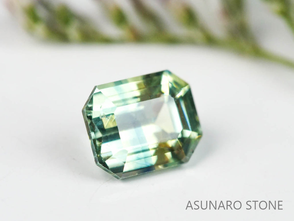 バイカラーサファイア 　エメラルドカット　 スリランカ産　0.55ct【221017-1155】