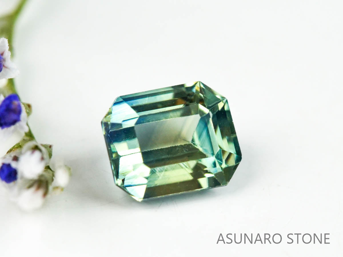 バイカラーサファイア 　エメラルドカット　 スリランカ産　0.55ct【221017-1159】