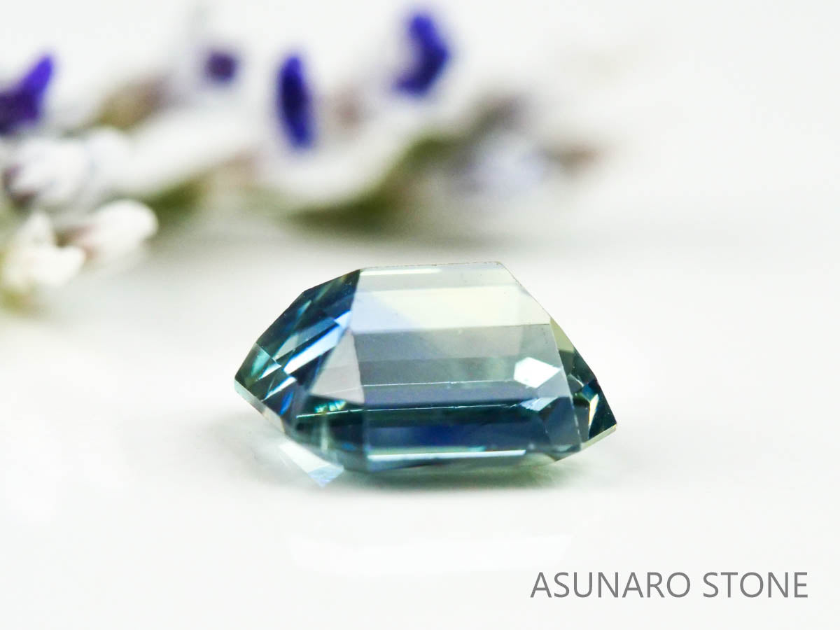 バイカラーサファイア 　エメラルドカット　 スリランカ産　0.55ct【221017-1159】