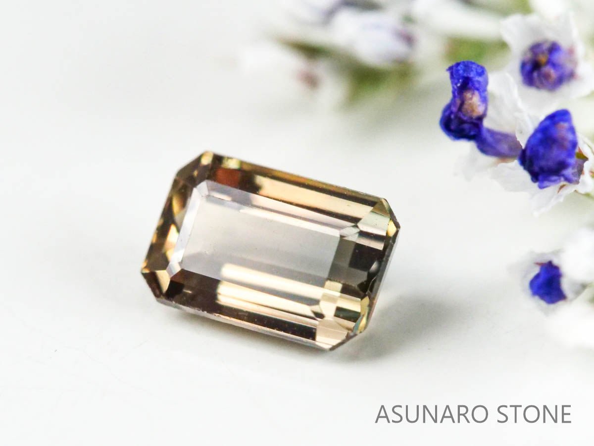 バイカラーサファイア 　エメラルドカット　 スリランカ産　0.27ct【221017-1163】