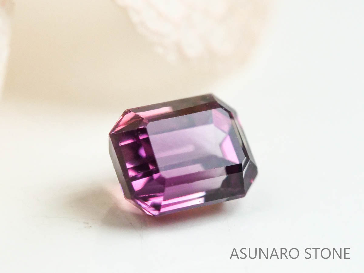 バイカラーサファイア 　エメラルドカット　 スリランカ産　0.21ct【221017-1166】