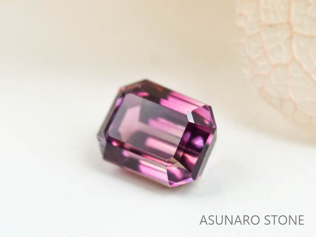 バイカラーサファイア 　エメラルドカット　 スリランカ産　0.21ct【221017-1166】