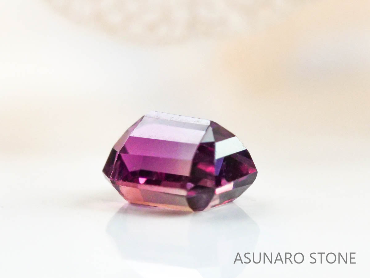 バイカラーサファイア 　エメラルドカット　 スリランカ産　0.21ct【221017-1166】