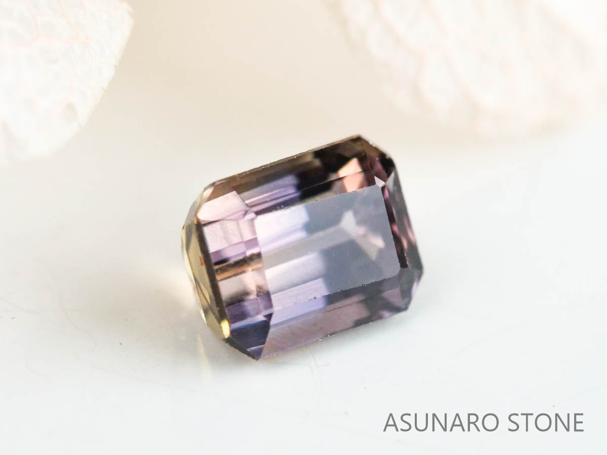 バイカラーサファイア 　エメラルドカット　 スリランカ産　0.39ct【221017-1167】