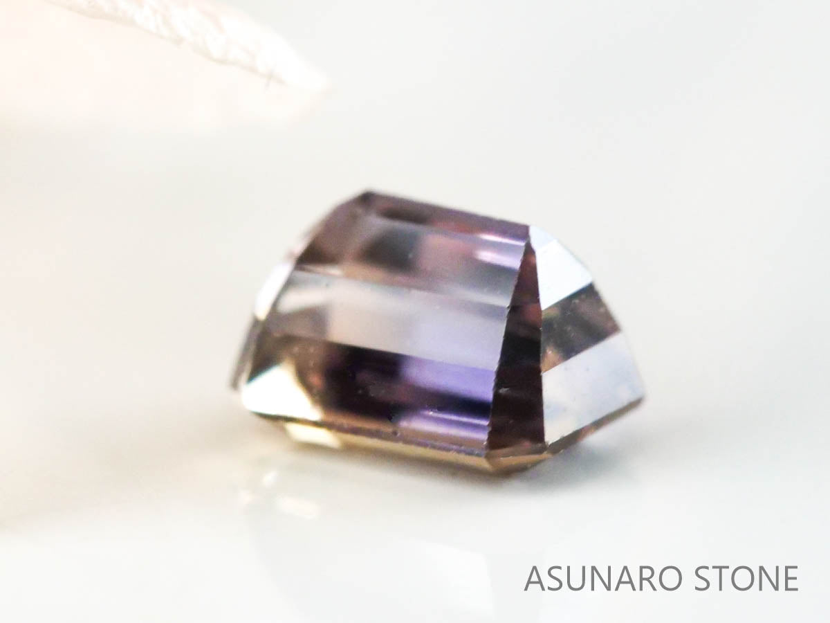 バイカラーサファイア 　エメラルドカット　 スリランカ産　0.39ct【221017-1167】