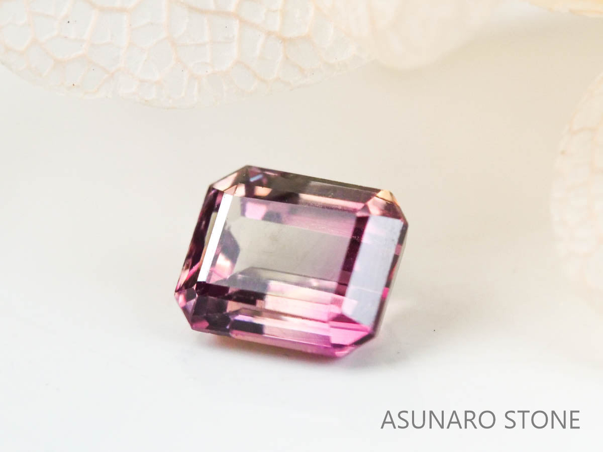 バイカラーサファイア 　エメラルドカット　 スリランカ産　0.29ct【221017-1168】